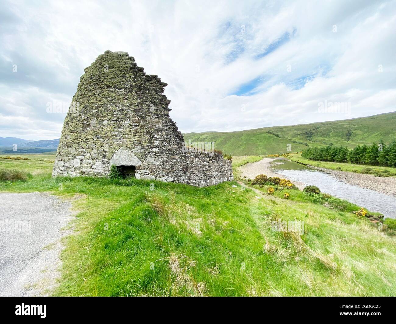 DUN DORNAIGIL Eisenzeit Broch in Sutherland, schottischen Highlands mit Blick auf den Strathmore River. Foto: Tony Gale Stockfoto DUN DORNAIGIL Eisenzeit Broch in Sutherland, schottischen Highlands mit Blick auf den Strathmore River. Foto: Tony Gale Stockfoto