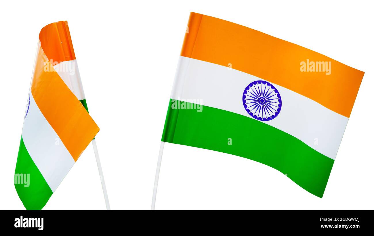 Indische tricolor Nationalflagge auf weißem Hintergrund. Unabhängigkeitstag und Tag der Republik Indien. Nahaufnahme der Fliegenden indischen Tiranga-Flagge, 15. August, nat Stockfoto