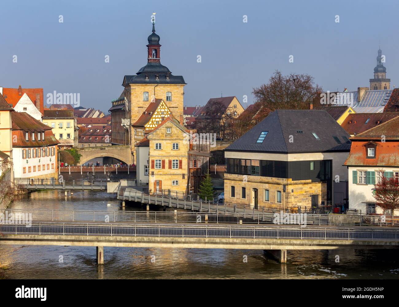 Blick auf den alten Damm im historischen Teil der Stadt an einem bewölkten Tag. Bamberg. Bayern Deutschland. Stockfoto