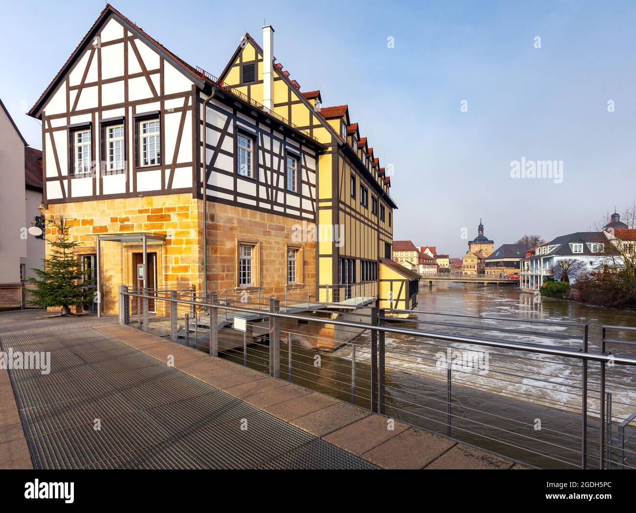 Blick auf den alten Damm im historischen Teil der Stadt an einem bewölkten Tag. Bamberg. Bayern Deutschland. Stockfoto