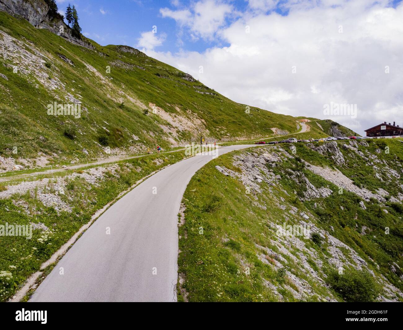 Hochalpenstraße in Österreich an einem sonnigen Tag Stockfoto