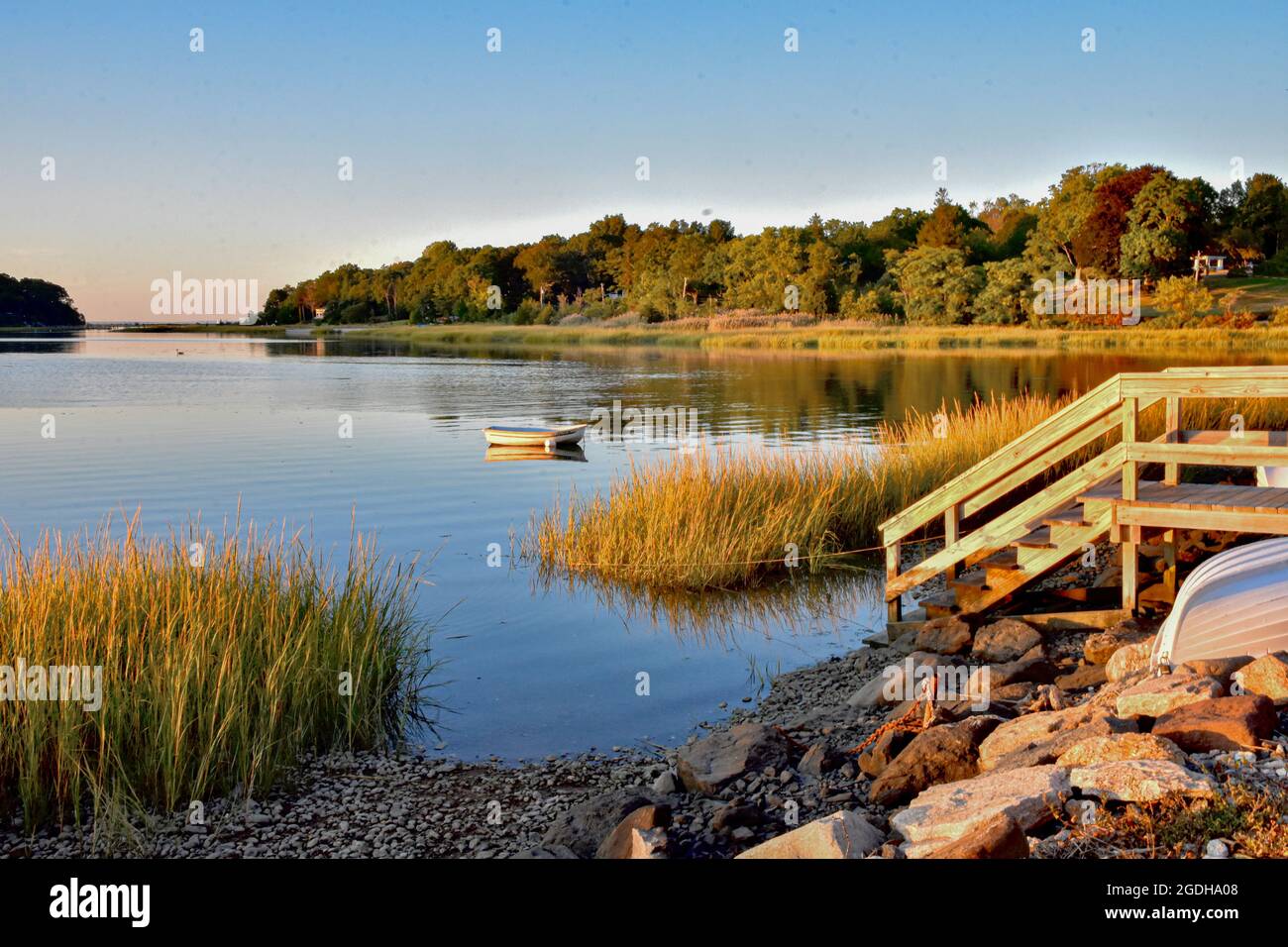 Der Herbst kommt an das Nordufer von Long Island. Setauket, New York. Speicherplatz kopieren. Stockfoto