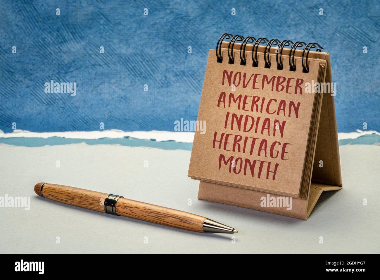 November, American Indian Heritage Month, Handschrift in einem Desktop-Kalender, Erinnerung an die jährliche Einhaltung Stockfoto