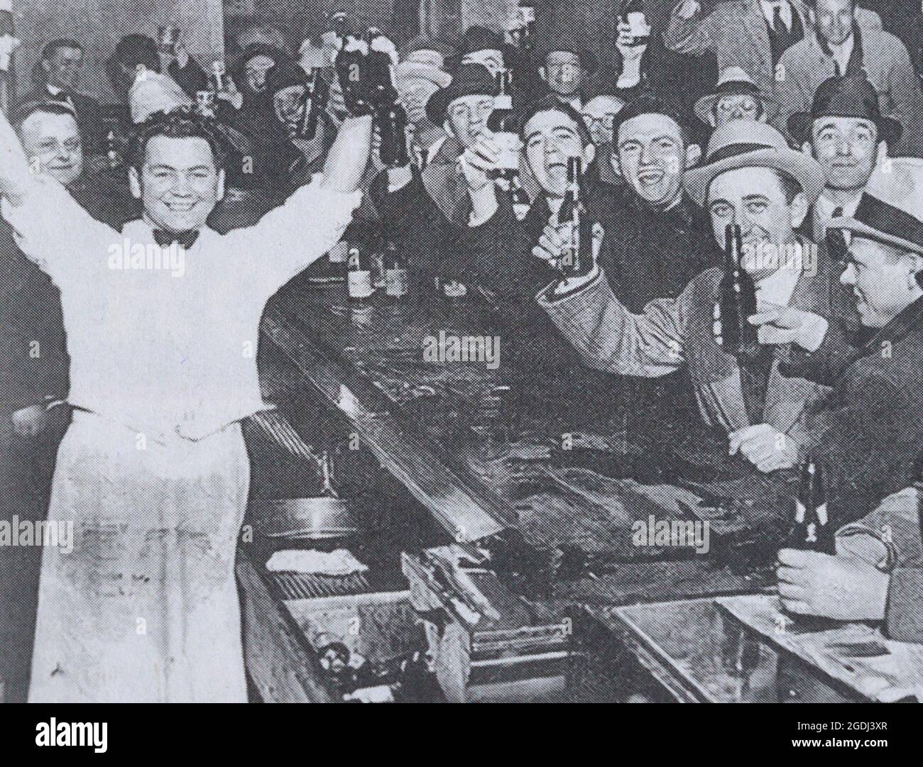 Eine amerikanische Bar auf dem Höhepunkt der Prohibition in den 1920er Jahren. Stockfoto