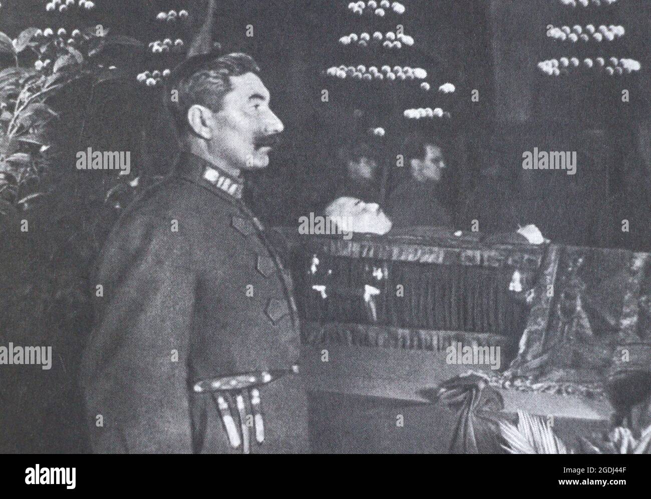 Semyon Budjonny in der Ehrenwache am Sarg von Wladimir Lenin. Stockfoto