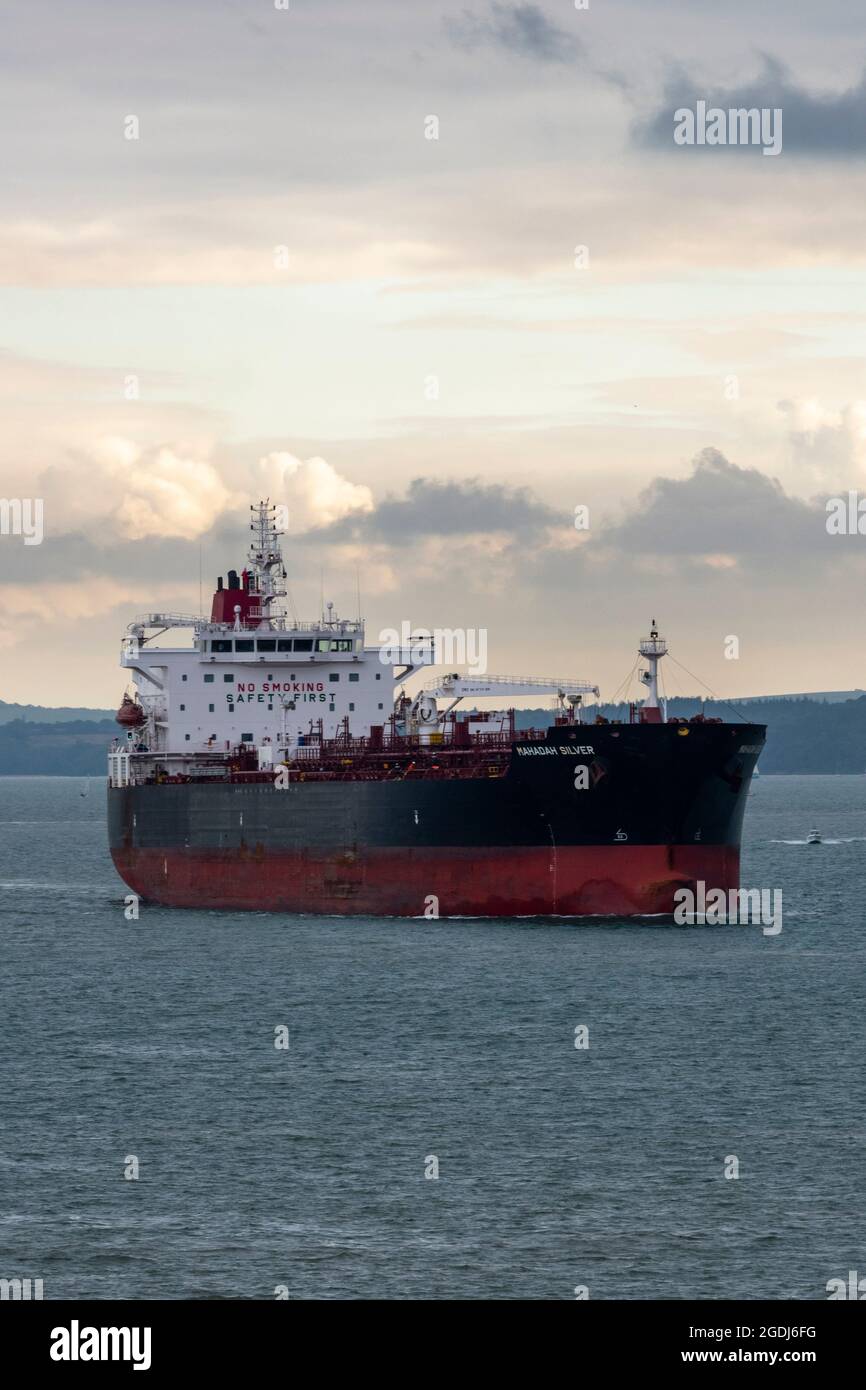 Große Öltanker Schiff die navion anglia aus der Ölraffinerie in fawley in southampton hampshire, riesige Öltanker, Ölschiff in fawley Raffinerie. Stockfoto
