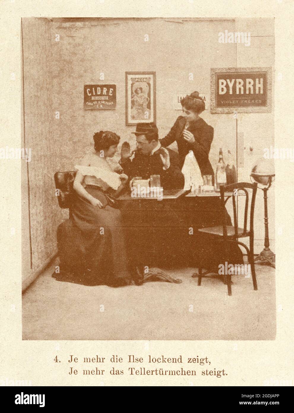 Vintage-Foto von im Quartier Latin, Paris, 1902, junger Mann trinkt mit zwei Frauen, raucht, Bar, Französisch Stockfoto