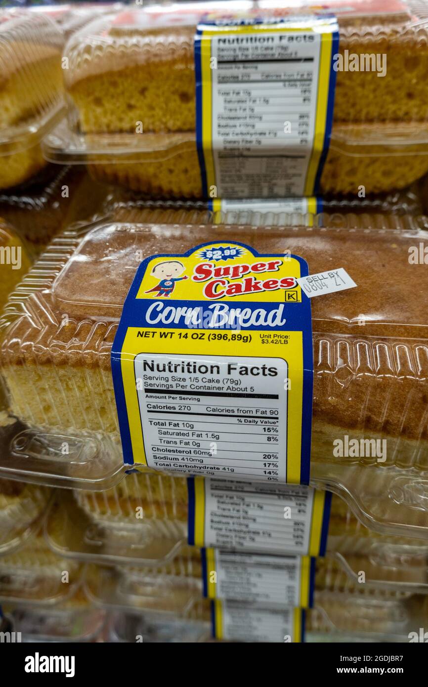 Super Cakes Corn Bread wird für 0,99 Euro im Jack's Discount Store, NYC, USA, verkauft Stockfoto