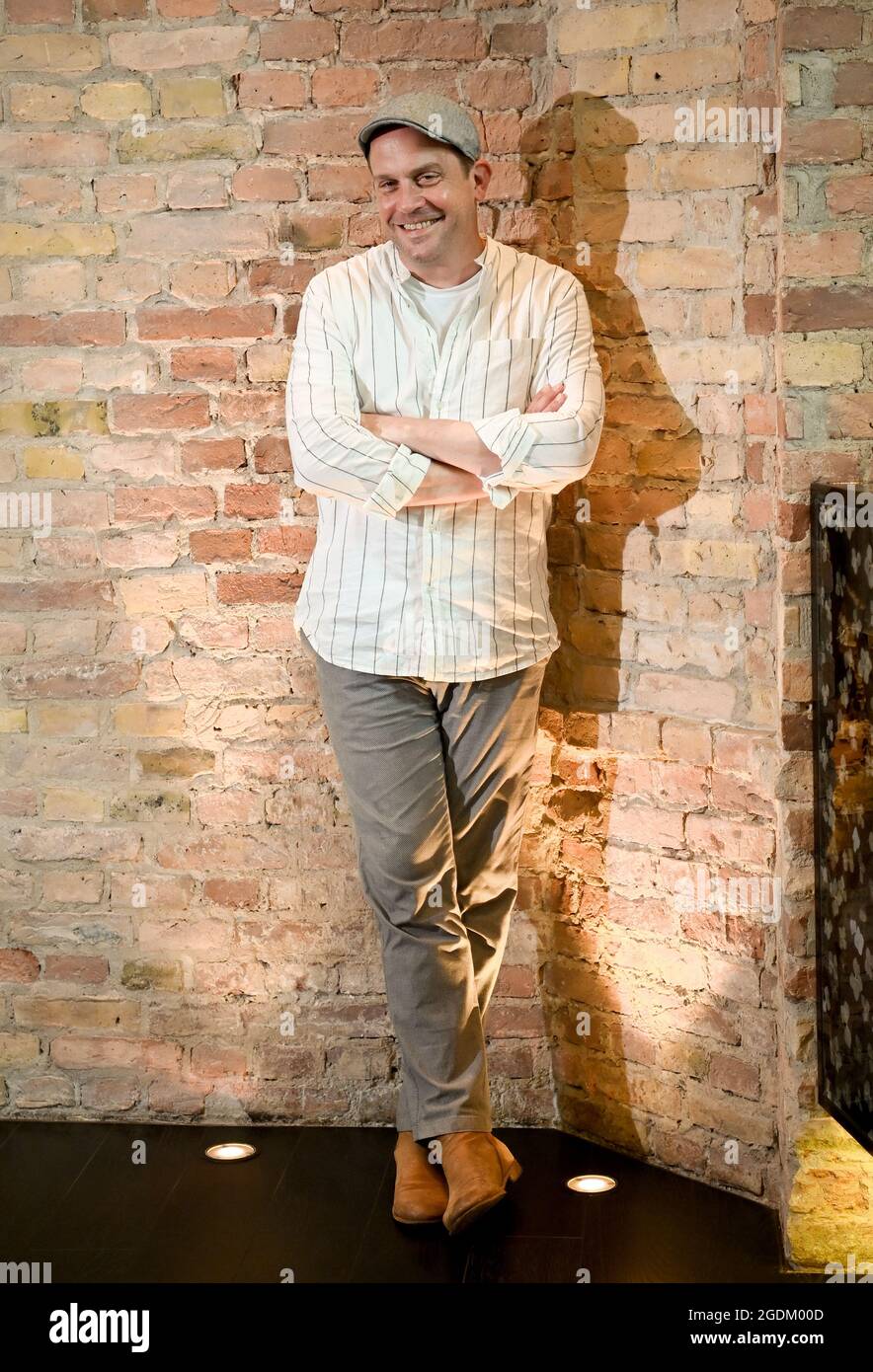 Berlin, Deutschland. August 2021. Sebastian Bezzel, Schauspieler am Rande eines dpa-Interviews. Kredit: Britta Pedersen/dpa-Zentralbild/dpa/Alamy Live Nachrichten Stockfoto