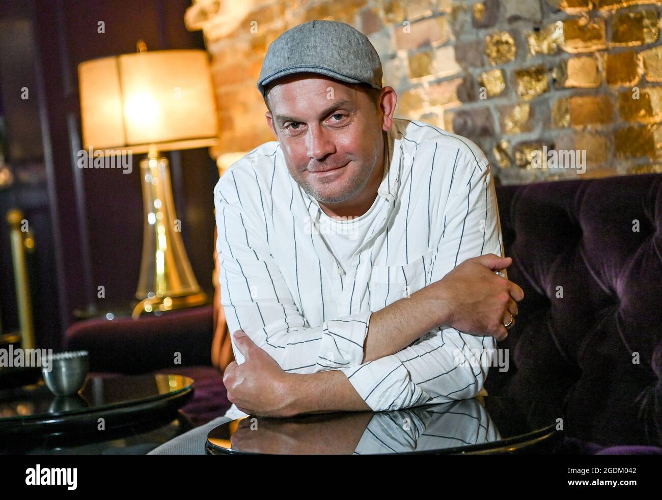 11. August 2021, Berlin: Sebastian Bezzel, Schauspieler am Rande eines dpa-Interviews. Foto: Britta Pedersen/dpa-Zentralbild/dpa Stockfoto