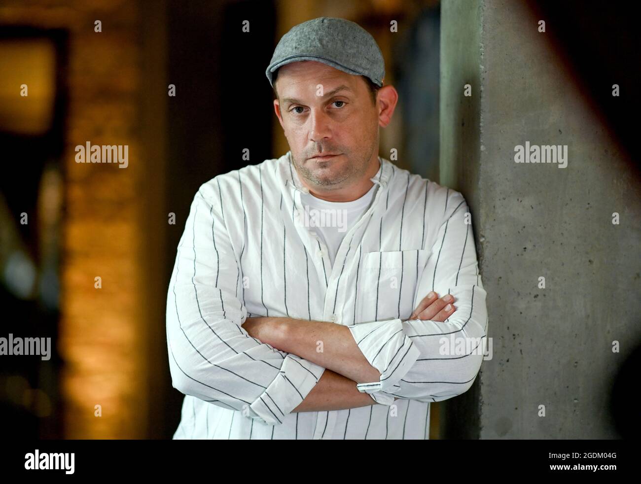 11. August 2021, Berlin: Sebastian Bezzel, Schauspieler am Rande eines dpa-Interviews. Foto: Britta Pedersen/dpa-Zentralbild/dpa Stockfoto