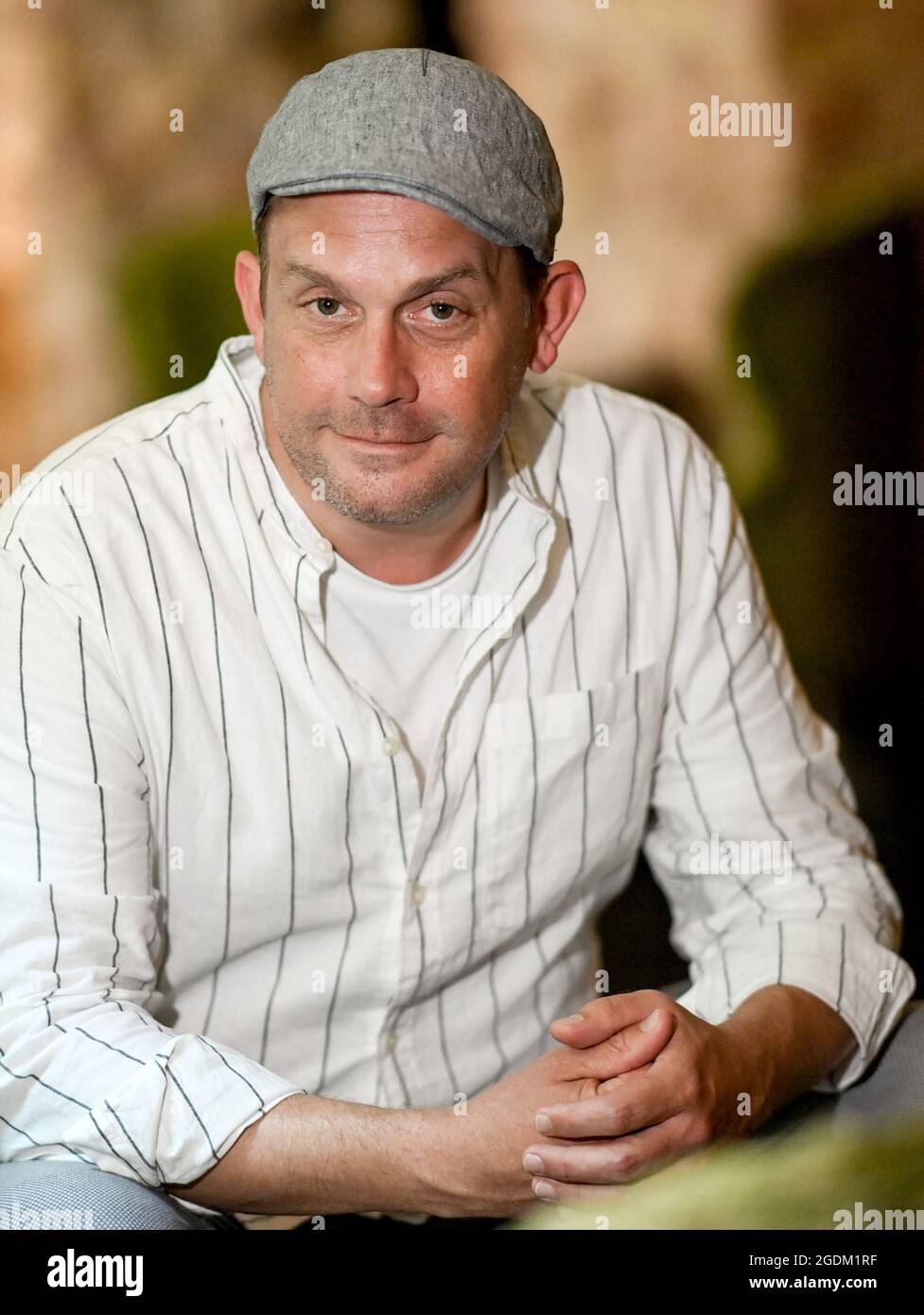 11. August 2021, Berlin: Sebastian Bezzel, Schauspieler am Rande eines dpa-Interviews. Foto: Britta Pedersen/dpa-Zentralbild/dpa Stockfoto