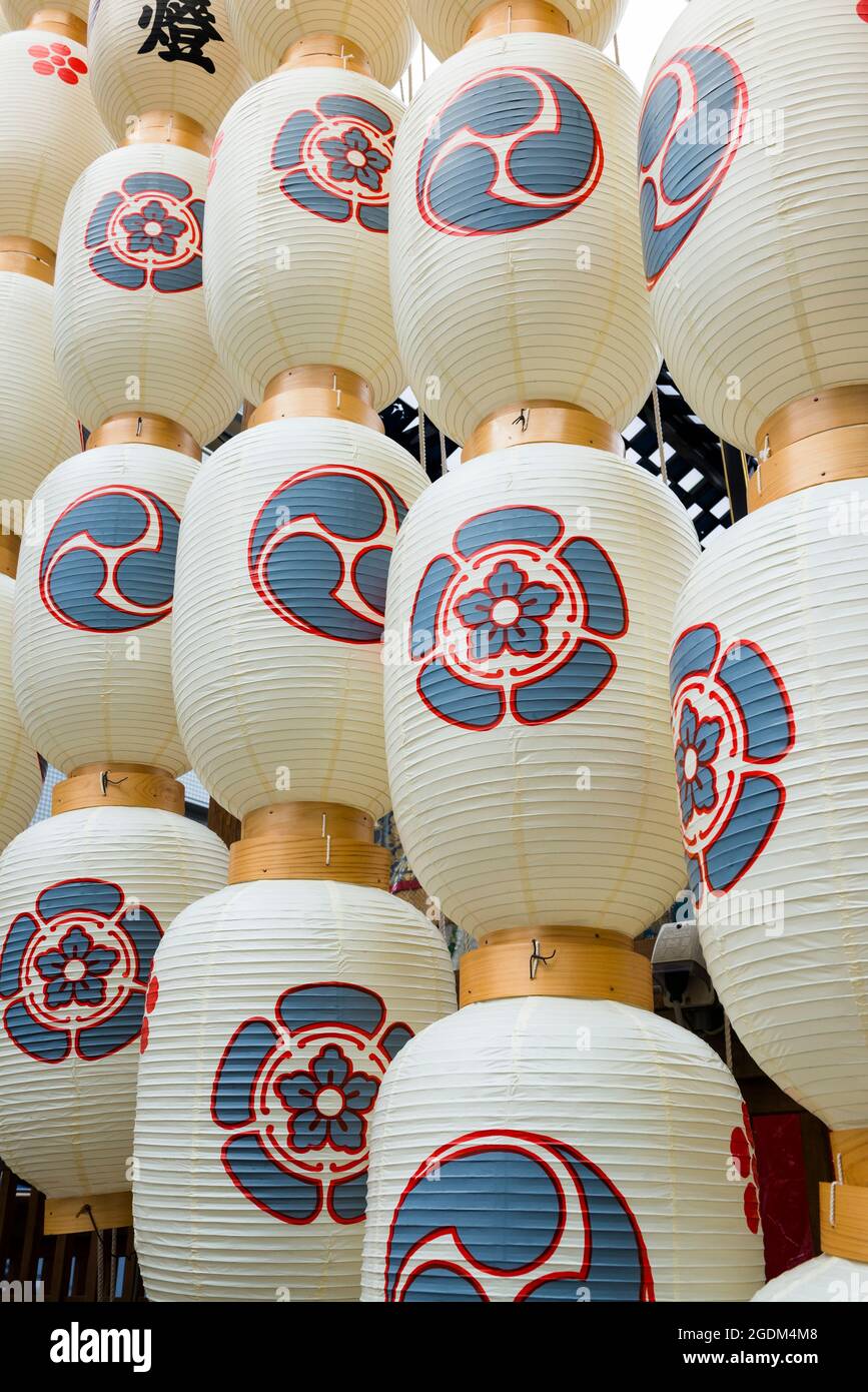 Chochin-Laternen auf einem Festwagen im Yoiyama im Bezirk Shijō-Karasuma während der Gion Matiuri, Kyoto, Japan Stockfoto