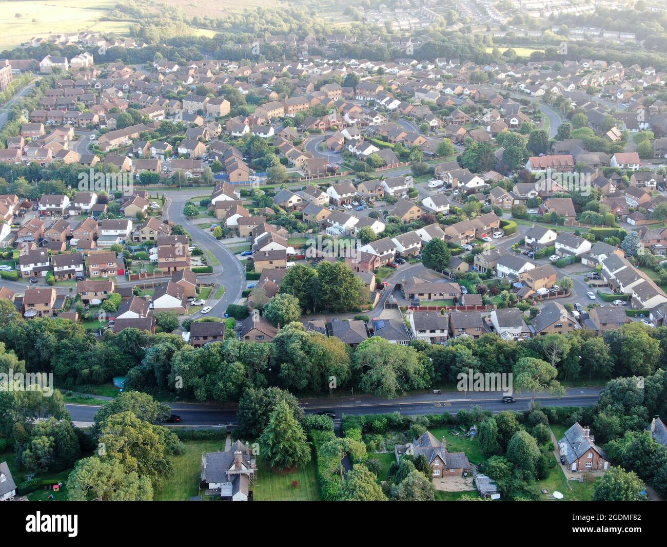 Eine Luftaufnahme einer typischen Vorstadtentwicklung moderner Einfamilienhäuser Stockfoto