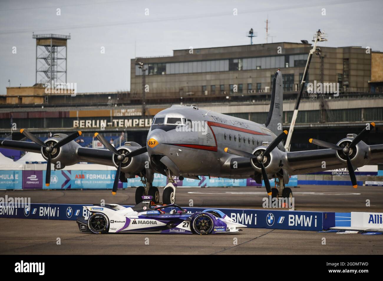 Berlin, Deutschland . August 2021. 27 Dennis Jake (gbr), BMW i Andretti Motorsport, BMW iFE.21, Aktion während des Berlin ePrix 2021, 8. Treffen der Formel-E-Weltmeisterschaft 2020-21, auf dem Stadtkurs des Flughafens Tempelhof vom 14. Bis 15. August in Berlin, Deutschland - Foto Xavi Bonilla / DPPI Quelle: Independent Photo Agency/Alamy Live News Stockfoto