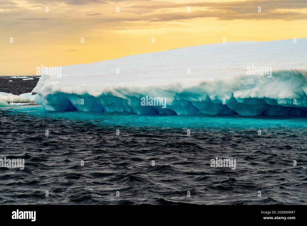 Blaues Eis Stockfotos Und Bilder Kaufen Alamy