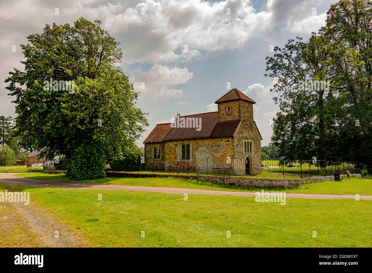 St Richards Church - Burton Park in der Nähe von Duncton, West Sussex, Südengland, Großbritannien. Stockfoto