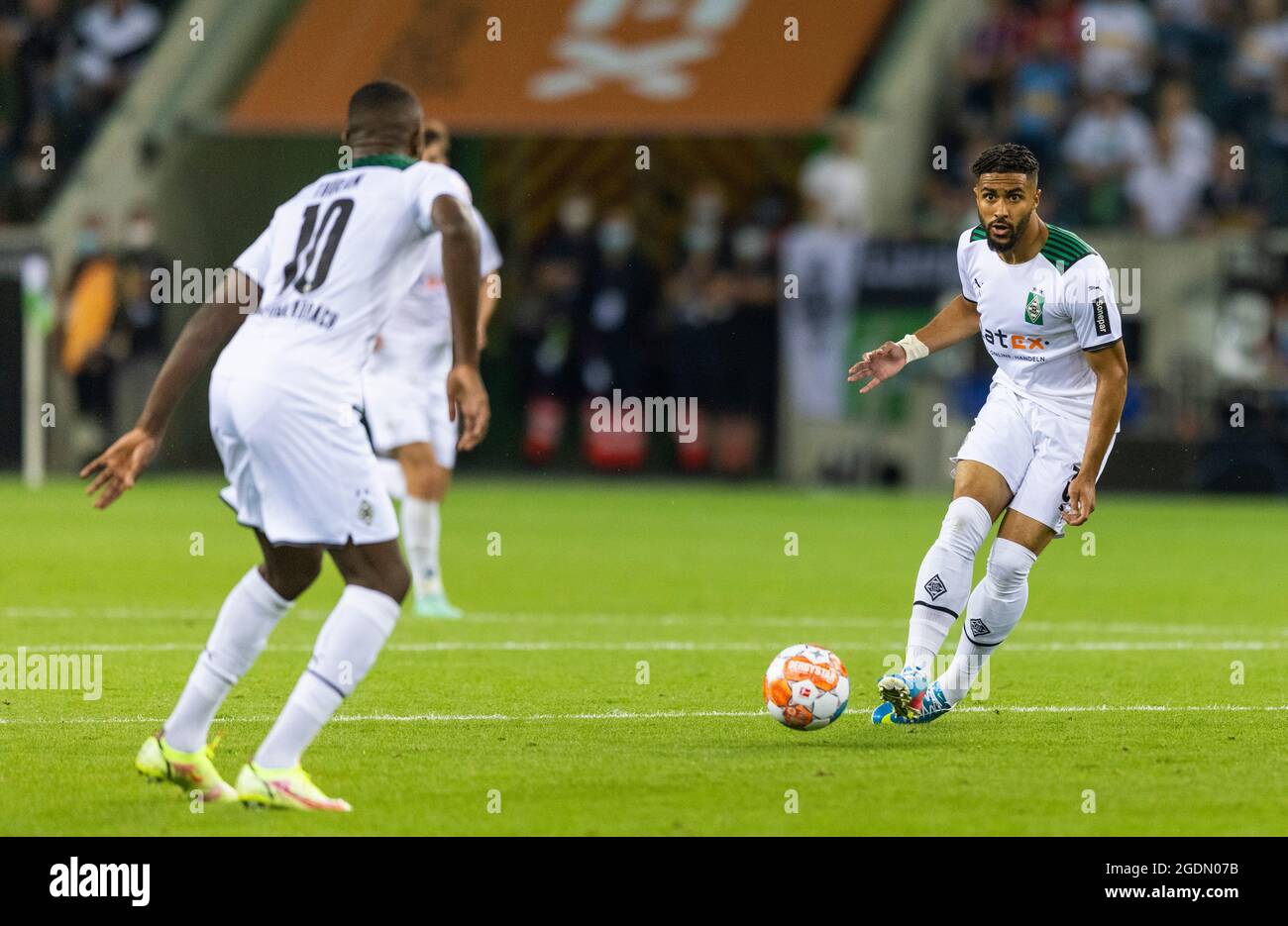 Keanan Bennetts (BMG), Marcus Thuram (BMG) Borussia Mönchengladbach - FC Bayern München 13.08.2021, Fussball; 1. Bundesliga, Saison 2021/22 Foto: Mor Stockfoto