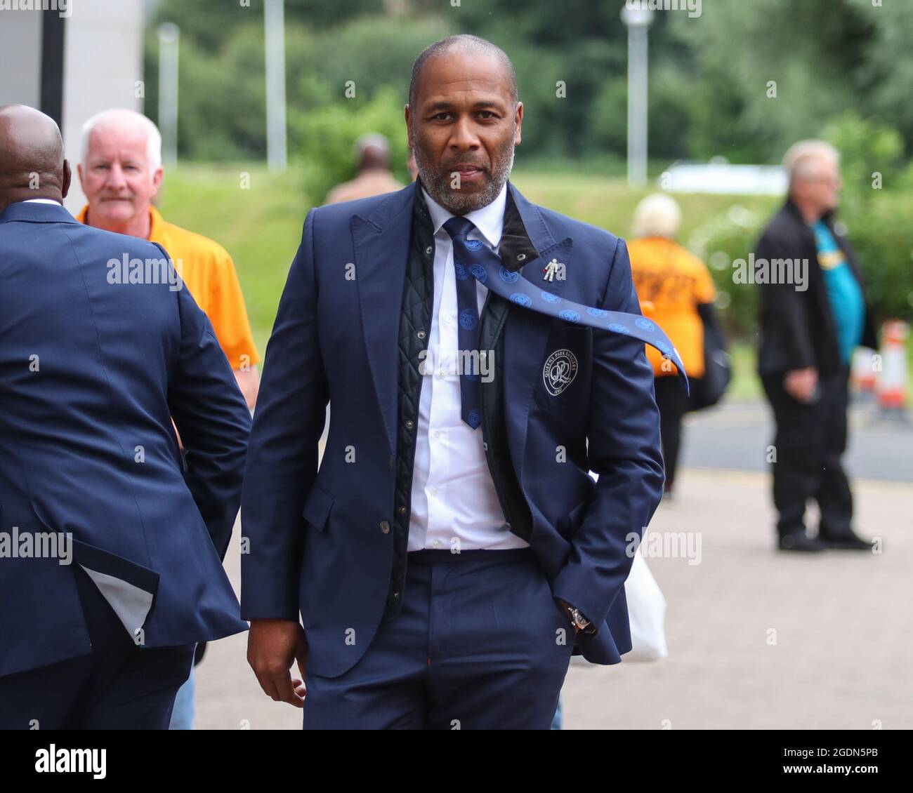 Der ehemalige Spieler und jetzt Fußballdirektor von QPR Les Ferdinand kommt im MKM-Stadion an Stockfoto