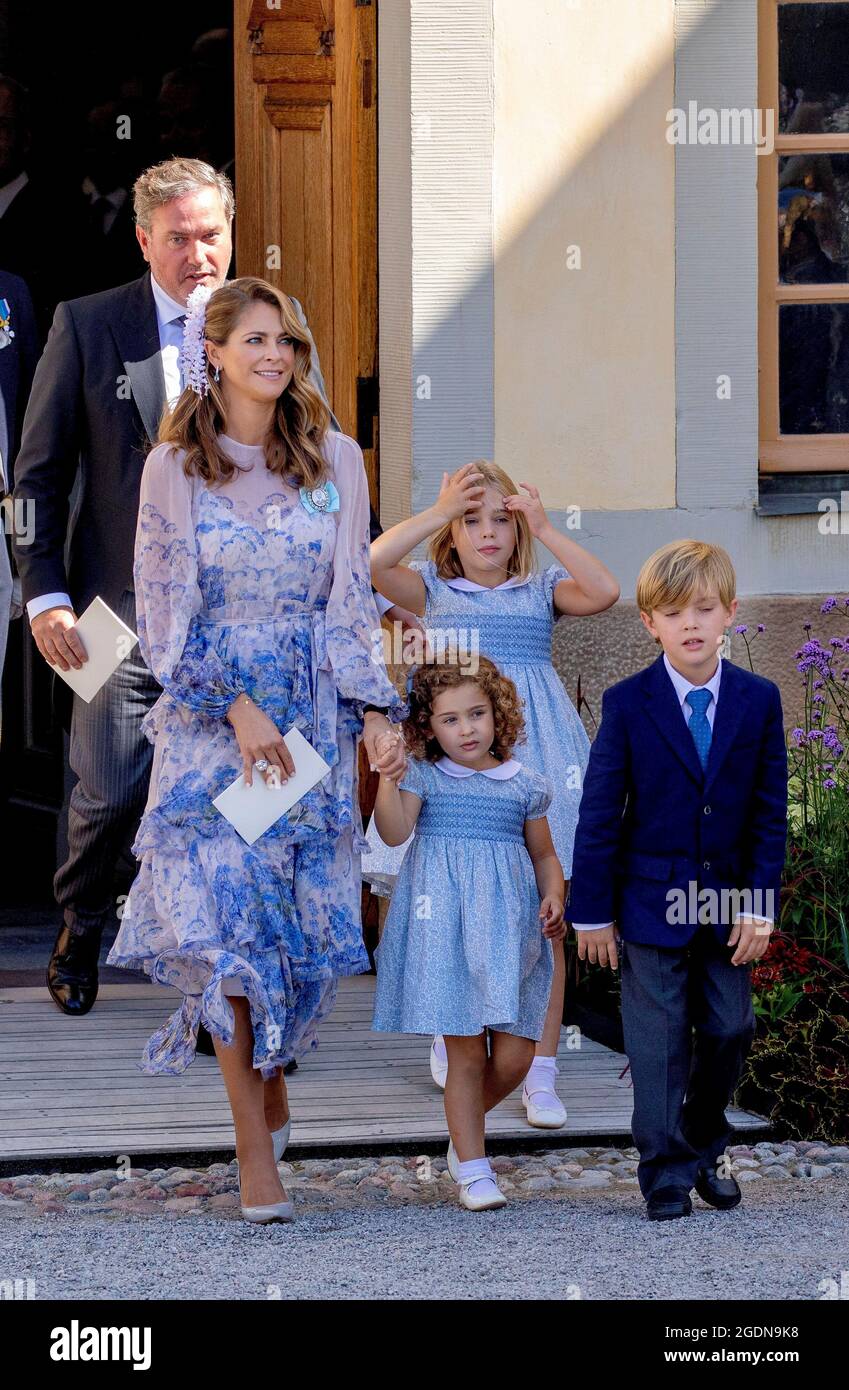 Stockholm, Schweden. August 2021. Prinzessin Madeleine und Christopher O'Neill, Prinzessin Leonore, Prinz Nicolas und Prinzessin Adrienne von Schweden verlassen am 14. August 2021 nach der Taufe von Prinz Herbert Folke, geboren am 26-03-2021, in der Kapelle des Drottningholm-Palastes in Stockholm.Quelle: Albert Nieboer/Netherlands OUT/Point de Vue OUT/dpa/Alamy Live News Stockfoto