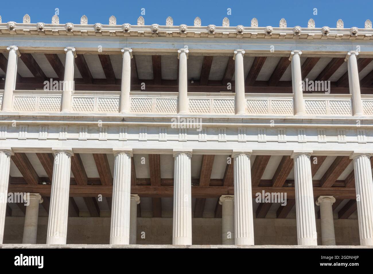 Symmetrien, Geometrien und Säulen an der Agora von Athen in Griechenland Stockfoto