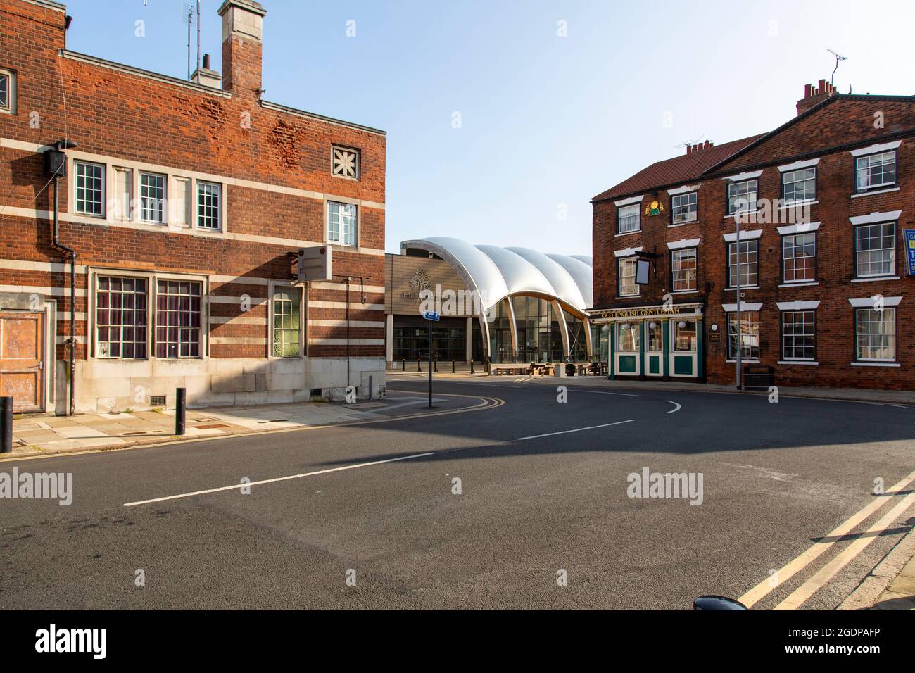 The Old English Gentleman Pub and Hull History Center, Kingston upon Hull, East Yorkshire, Großbritannien Stockfoto
