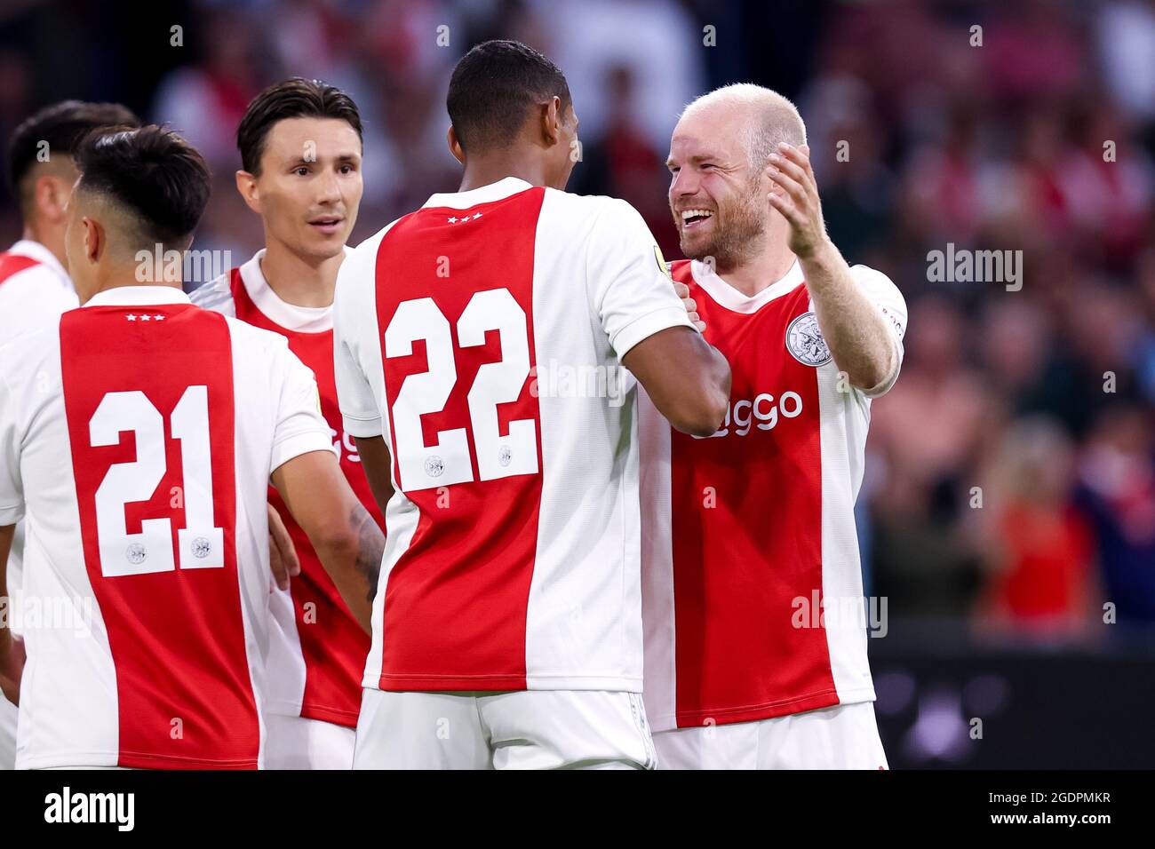 AMSTERDAM, NIEDERLANDE - 14. AUGUST: Sebastien Haller von Ajax feiert das erste Tor seiner Seite mit Davy Klaassen von Ajax während des niederländischen Eredivisie-Spiels zwischen Ajax und N.E.C. in der Johan Cruijff Arena am 14. August 2021 in Amsterdam, Niederlande (Foto: Herman Dingler/Orange Picts) Stockfoto