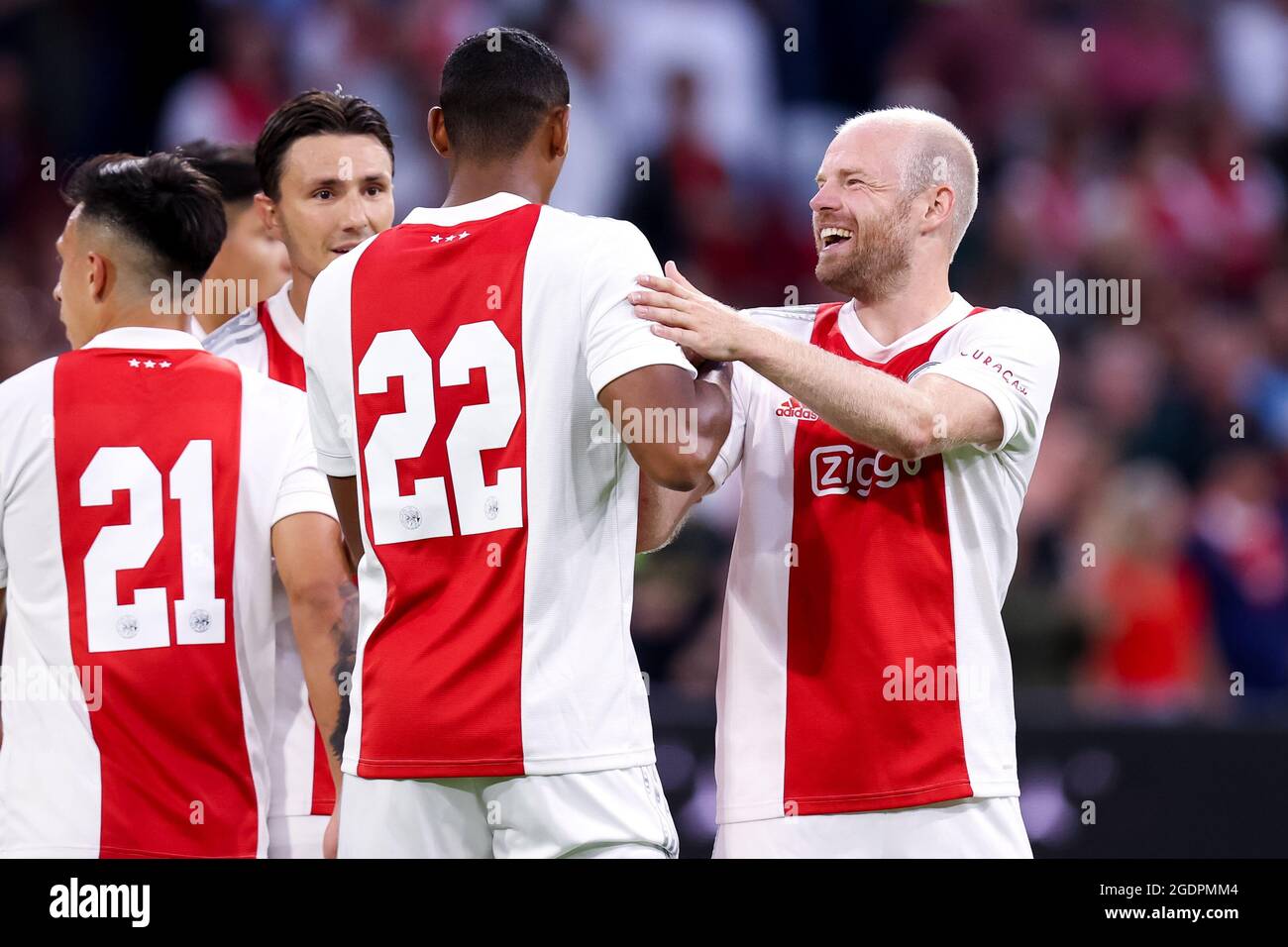 AMSTERDAM, NIEDERLANDE - 14. AUGUST: Sebastien Haller von Ajax feiert das erste Tor seiner Seite mit Davy Klaassen von Ajax während des niederländischen Eredivisie-Spiels zwischen Ajax und N.E.C. in der Johan Cruijff Arena am 14. August 2021 in Amsterdam, Niederlande (Foto: Herman Dingler/Orange Picts) Stockfoto