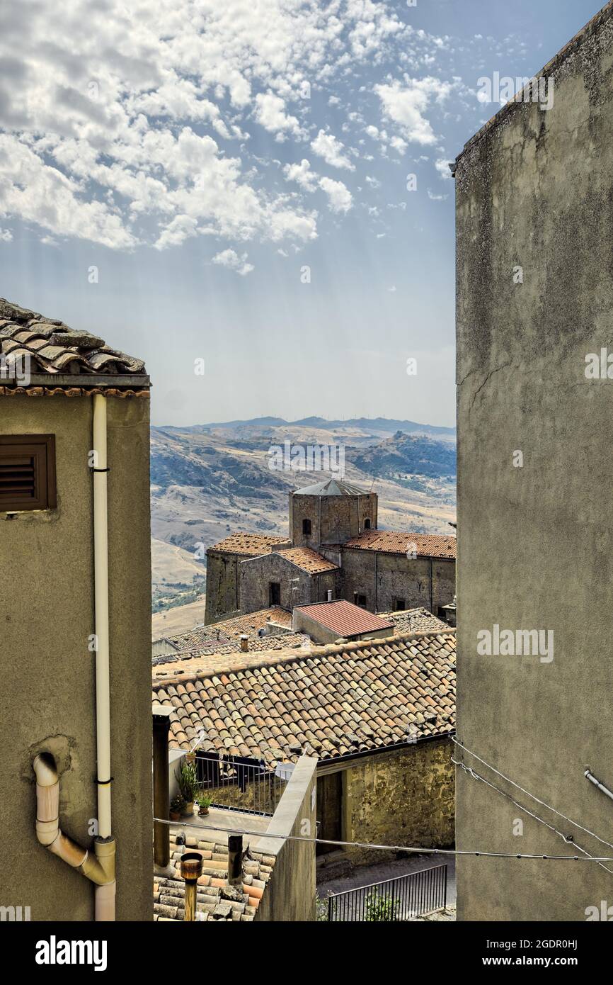 Landschaft von Sizilien Architektur der Berg Altstadt und Landschaft um Capizzi, Messina Stockfoto