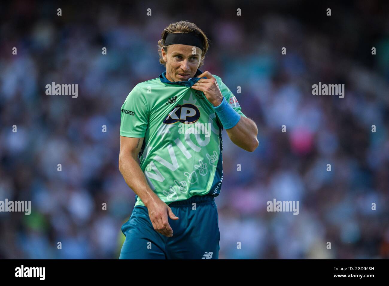 LONDON, GROSSBRITANNIEN. August 2021. Tom Curran von Oval Invincibles während der Hundert zwischen Oval Invincibles und London Spirit am Samstag, den 14. August 2021 in LONDON, ENGLAND, auf dem Oval Cricket Ground. Kredit: Taka G Wu/Alamy Live Nachrichten Stockfoto