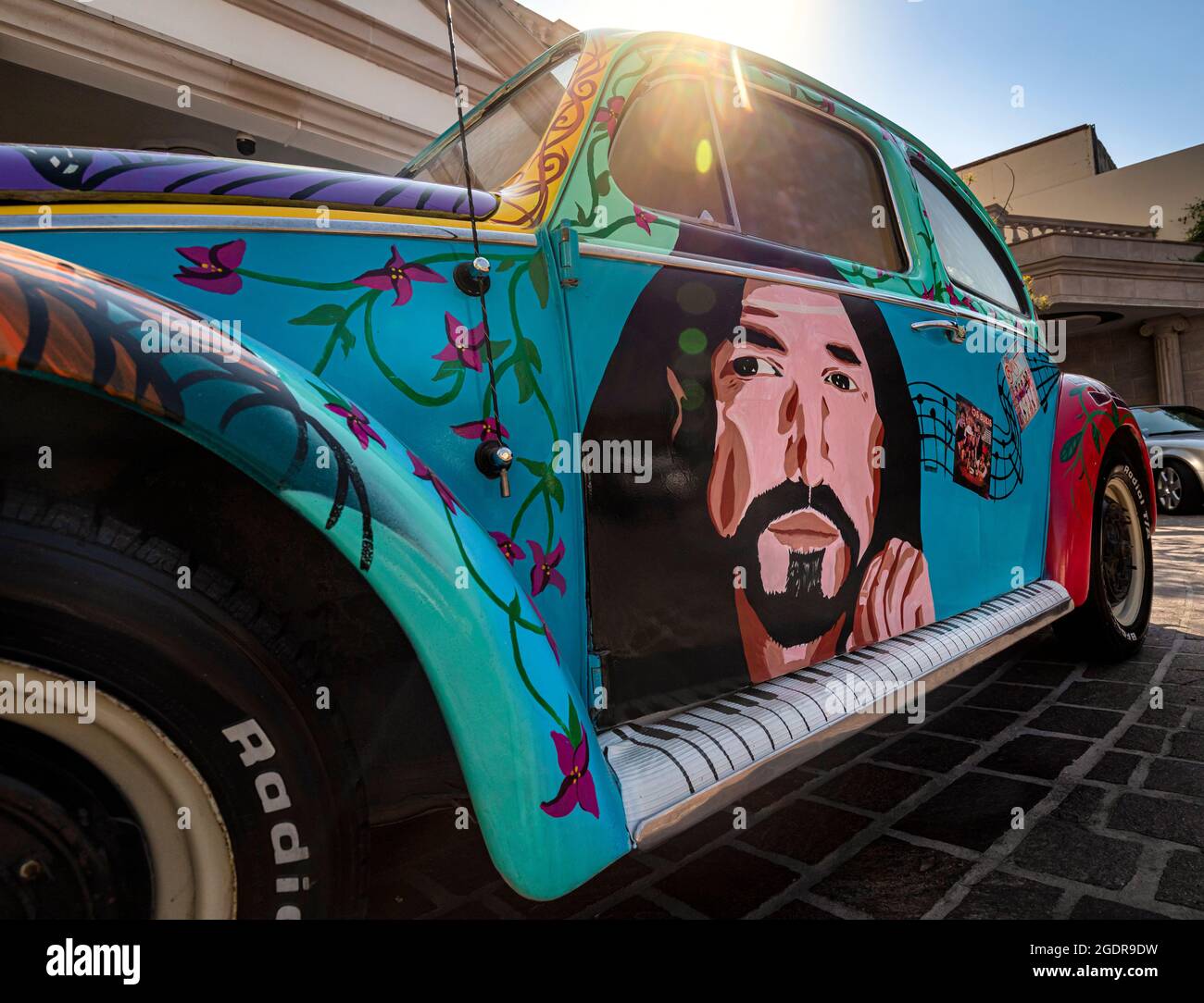 Einzigartiger VW-Bug, der Marco Antonio Solis, alias El Buki, bei der Eröffnung seines Luxushotels in Morelia, Michoacan, Mexiko, geschenkt wurde. Stockfoto