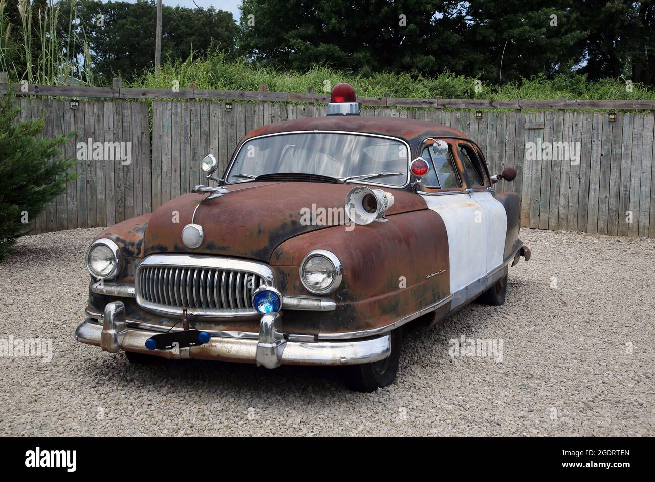 Oldtimer-Show in einer restaurierten Sinclair-Station an der Old Route 66, Ash Grove, Missouri. Stockfoto Oldtimer-Show in einer restaurierten Sinclair-Station an der Old Route 66, Ash Grove, Missouri. Stockfoto