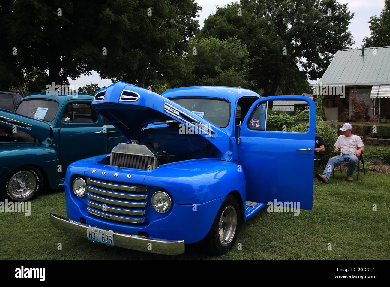 Oldtimer-Show in einer restaurierten Sinclair-Station an der Old Route 66, Ash Grove, Missouri. Stockfoto Oldtimer-Show in einer restaurierten Sinclair-Station an der Old Route 66, Ash Grove, Missouri. Stockfoto