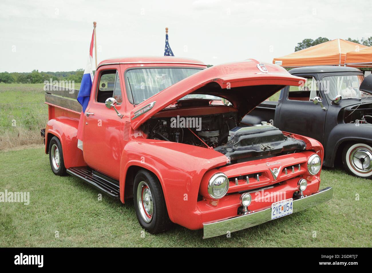 Oldtimer-Show in einer restaurierten Sinclair-Station an der Old Route 66, Ash Grove, Missouri. Stockfoto Oldtimer-Show in einer restaurierten Sinclair-Station an der Old Route 66, Ash Grove, Missouri. Stockfoto