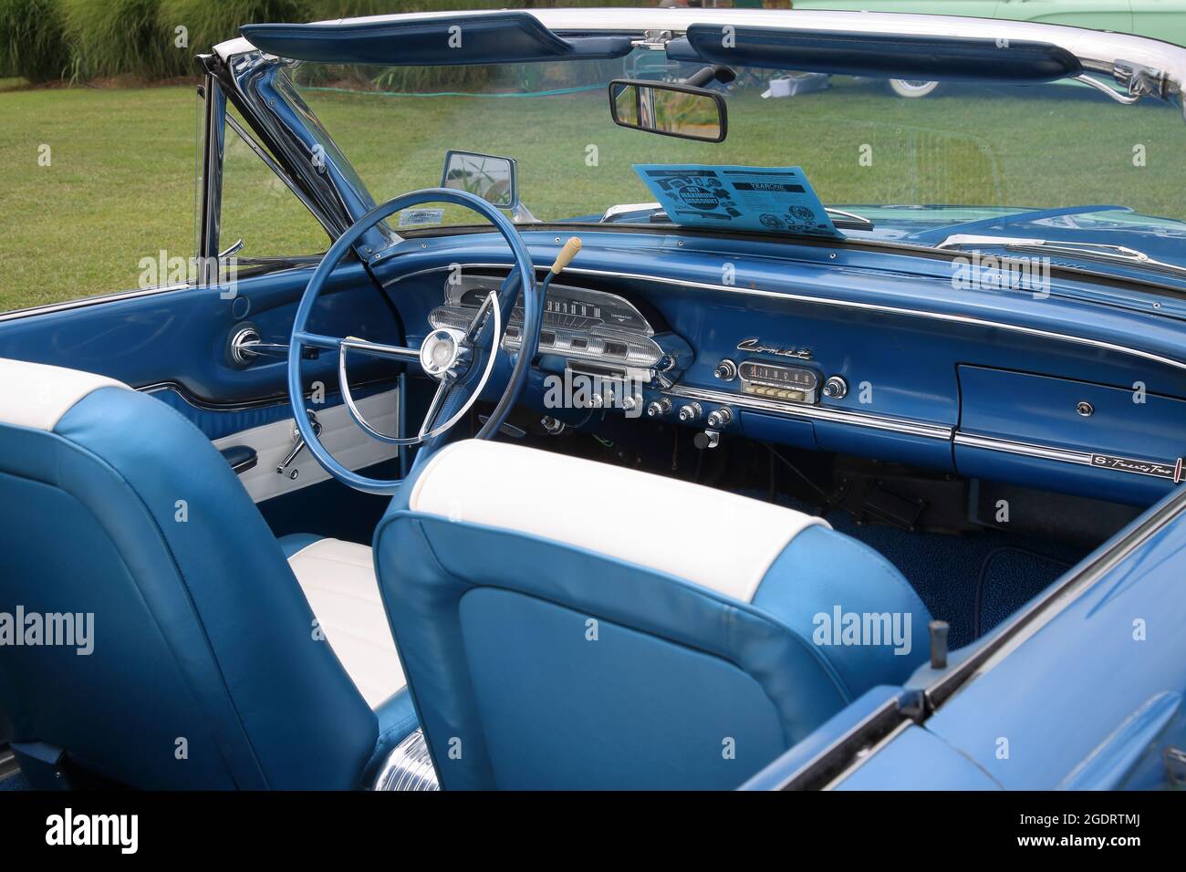 Oldtimer-Show in einer restaurierten Sinclair-Station an der Old Route 66, Ash Grove, Missouri. Stockfoto Oldtimer-Show in einer restaurierten Sinclair-Station an der Old Route 66, Ash Grove, Missouri. Stockfoto