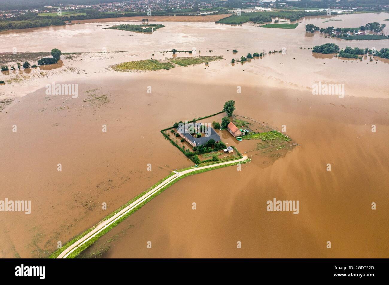 Niederlande, Itteren. Überflutete Farm- und Ackerflächen aufgrund der Überschwemmung des Maas-Flusses. Antenne. Raum für das Flussprojekt. Ruimte voor de Rivier Projekt. Stockfoto