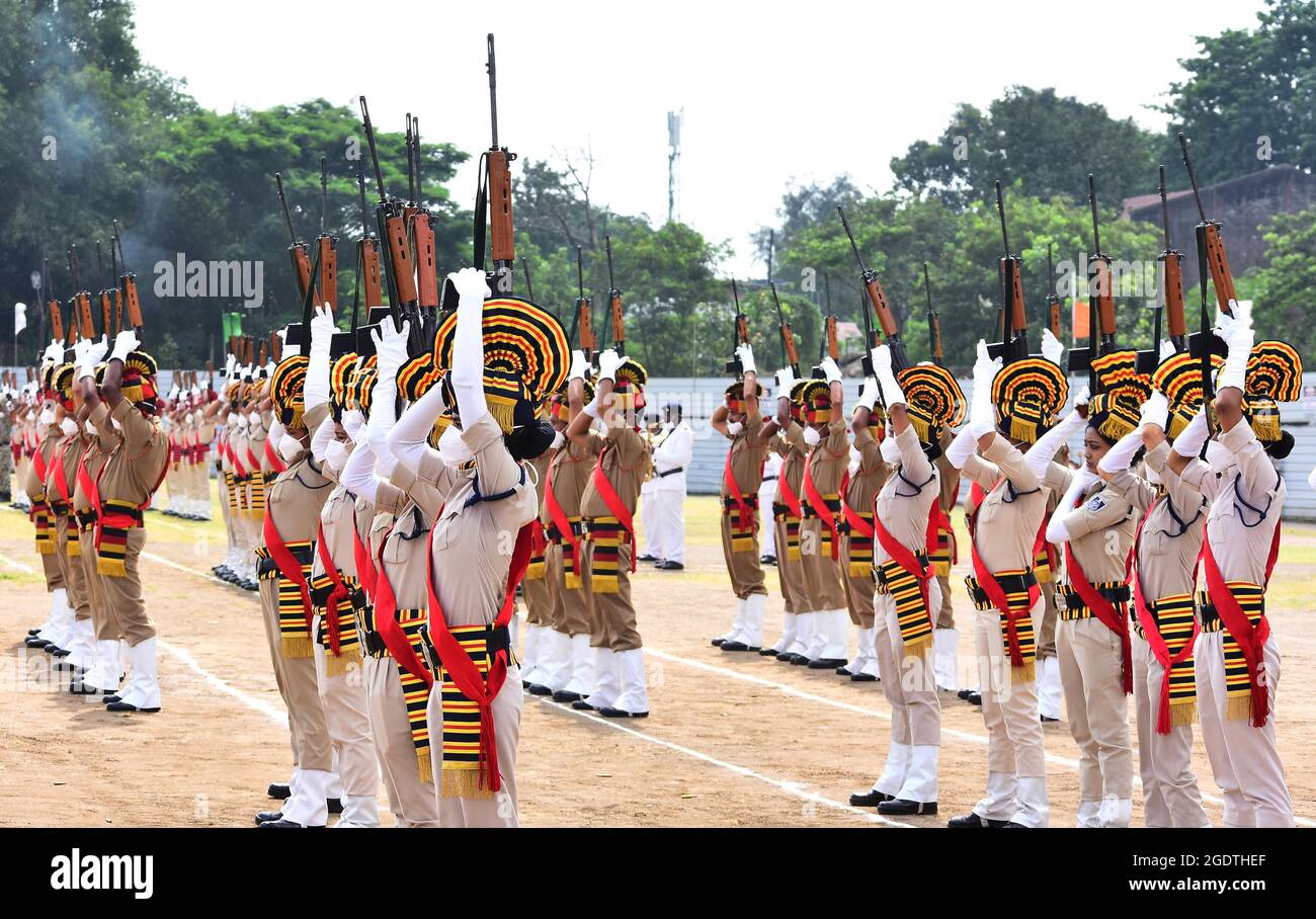 JABALPUR (INDIEN) : Parade während der 75. Unabhängigkeitstag-Fest in Jabalpur, Madhya Pradesh Indien. Bildnachweis - Uma Shankar Mishra Stockfoto
