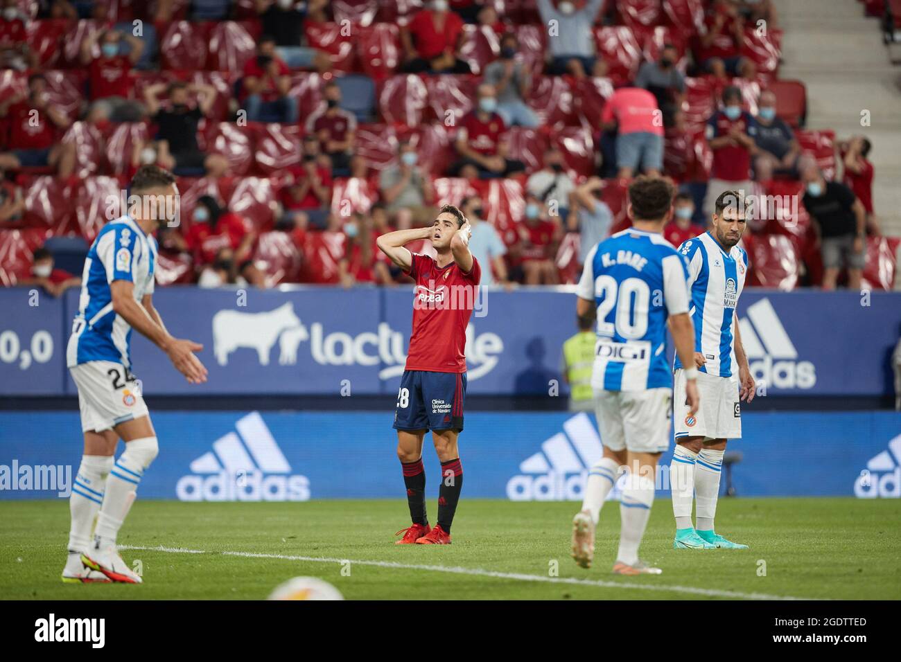 Pamplona, Spanien. August 2021. Javi Martinez (Mittelfeldspieler; CA Osasuna) in Aktion während des spanischen Fußballs der La Liga Santander, Spiel zwischen CA Osasuna und RCD Español im Sadar-Stadion.(Endstand; CA Osasuna 0:0 RCD Español) (Foto von Fernando Pidal/SOPA Images/Sipa USA) Quelle: SIPA USA/Alamy Live News Stockfoto