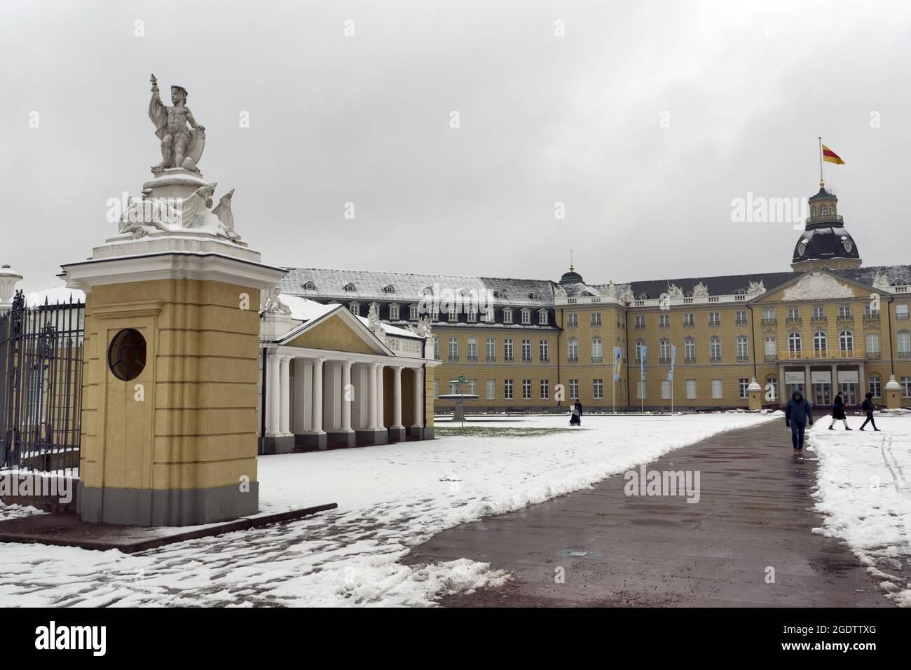 Deutschland, Karlsruhe: Schloss im Winter Stockfoto