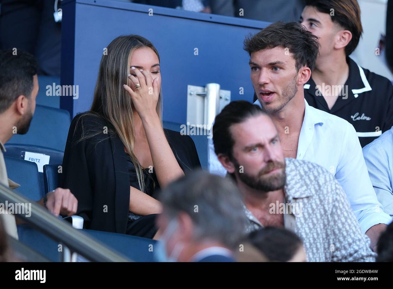 Paris, Frankreich. August 2021. PIERRE GASLY Französischer Formel-1-Pilot von Alpha Tauri Scuderia Teamfahrer während der französischen Fußballmeisterschaft, Ligue 1 Uber Eats, zwischen Paris Saint Germain und Straßburg im Stadion Parc des Princes - Paris Frankreich.Paris SG gewann 4:2 (Bildquelle: © Pierre Stevenin/ZUMA Press Wire) Stockfoto