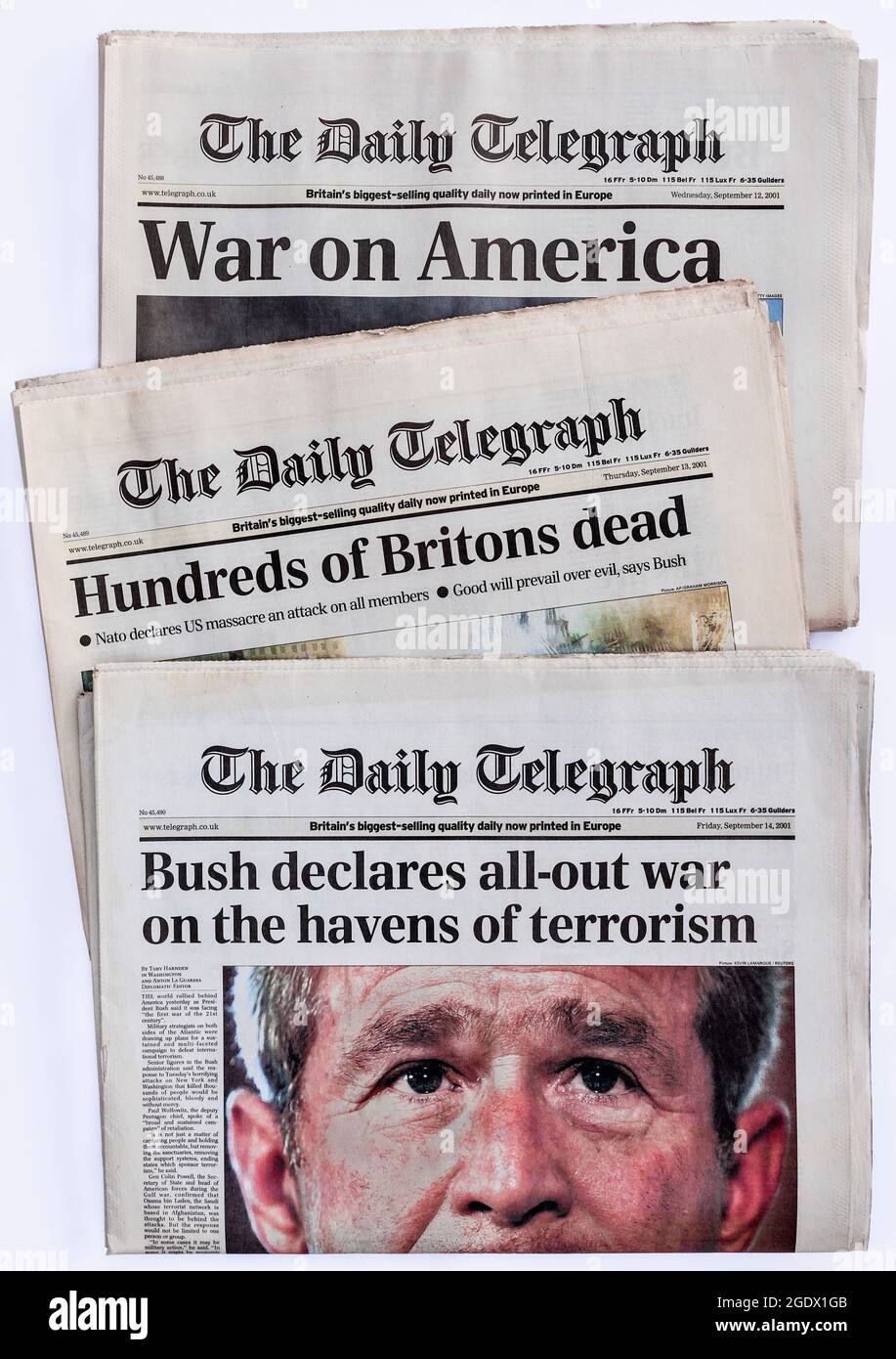 Englische Titelseite des 'Daily Telegraph' Schlagzeilen am 12./13/14. September - 9/11 Terroranschlag auf das World Trade Center, New York, USA, 11. September 2001. Stockfoto