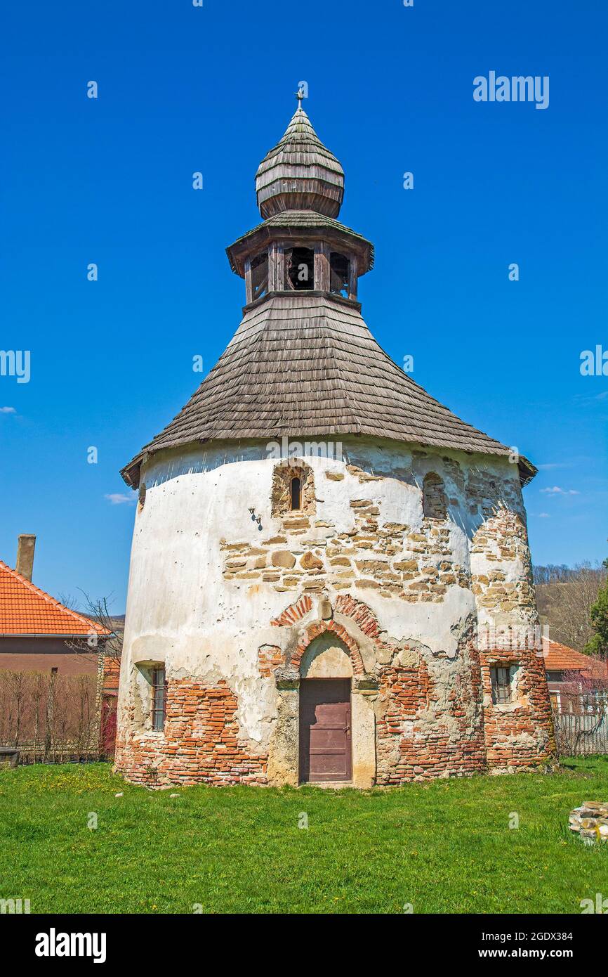 Romanische runde (rotonda) Kirche aus dem Dorf Geoagiu, im Landkreis Hunedoara, Siebenbürgen, Rumänien - älteste surfende Kirche in Roania Stockfoto