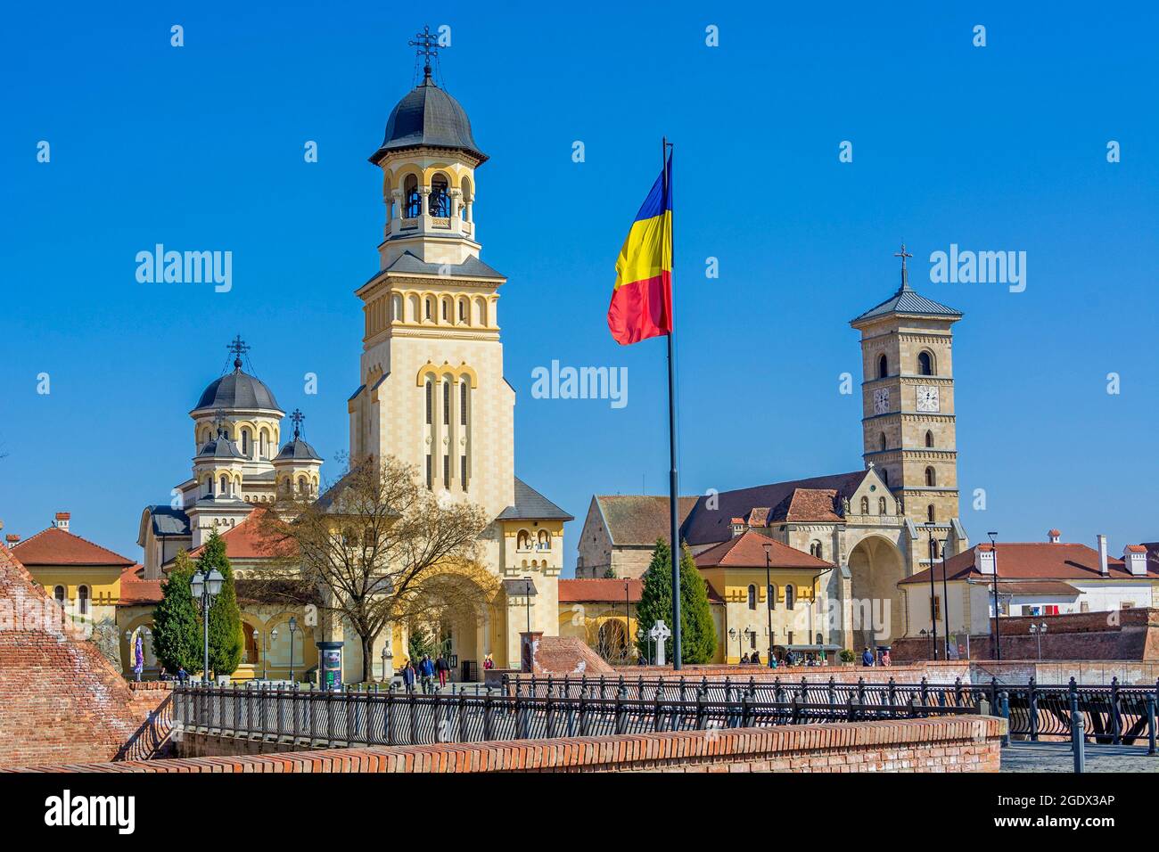 Alba Iulia Stadt in Siebenbürgen, Rumänien, Stadtbild mit orthoox und katholischen Kathedralentürmen Stockfoto