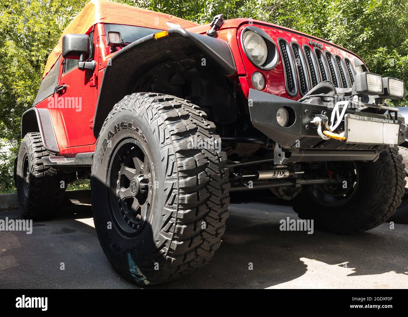 Jeep Wrangler von Chrysler – Ready-made, speziell abgestimmt für extreme Enduro- oder Probefahrten im Gelände Stockfoto