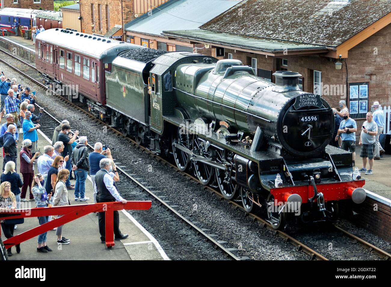 The West Somerset Steam Express 14/8/2021. Gezogen von Lok 45596 Bahamas. Stockfoto