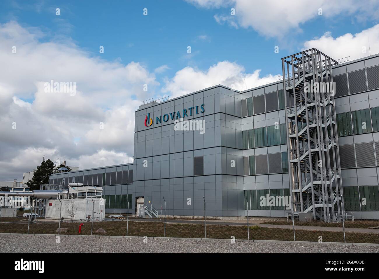 STEIN, SCHWEIZ - 18. FEBRUAR 2020: Novartis ist das zweitgrößte Pharmaunternehmen der Welt. Novartis Pharma in Stein produziert neue medi Stockfoto