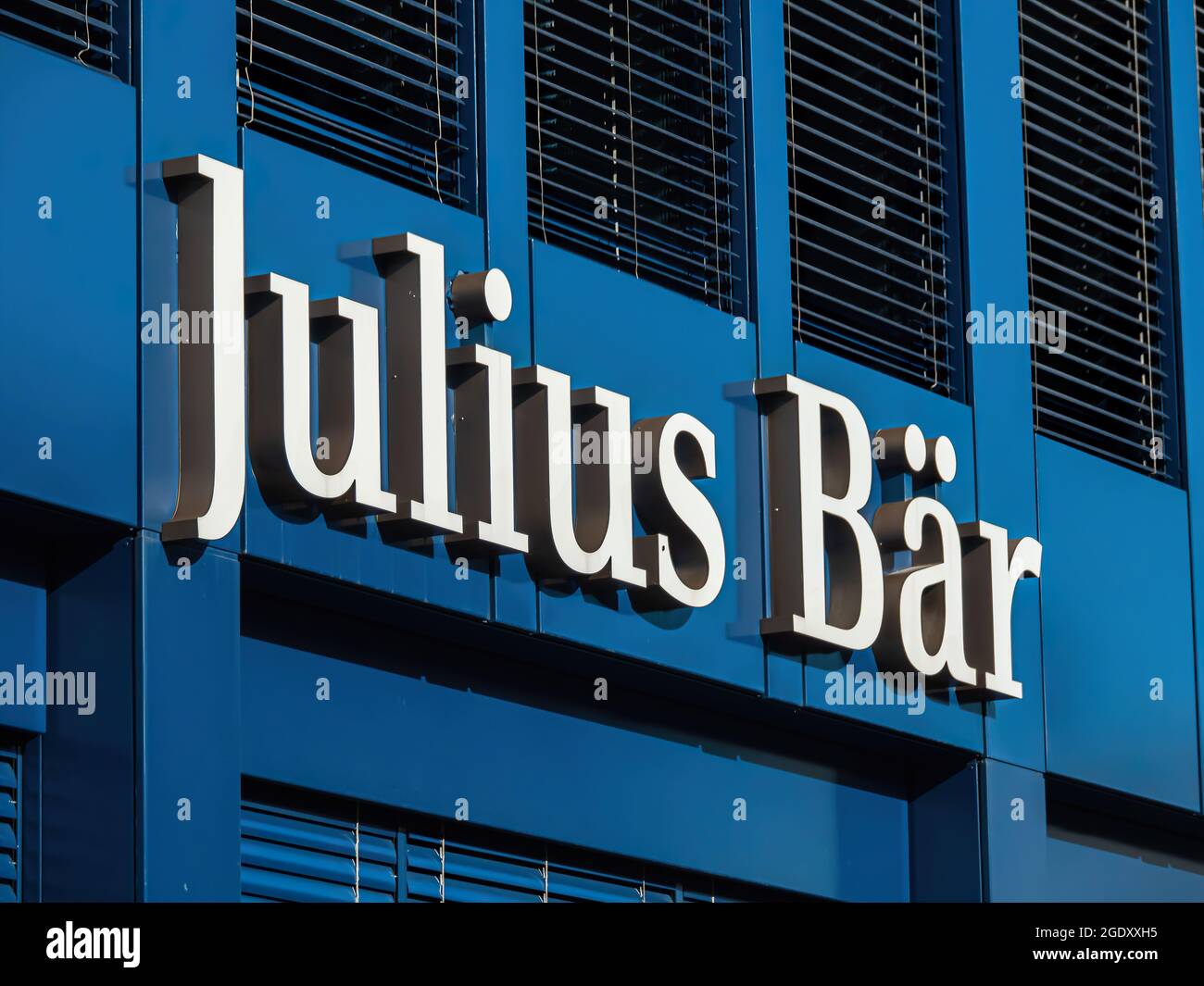 ALTSTETTEN-ZH, SCHWEIZ - 20. FEBRUAR 2020: Die Julius Bar (Baer) Group AG ist eine multinationale schweizer Privatbank. Es ist eines der älteren und größten s Stockfoto