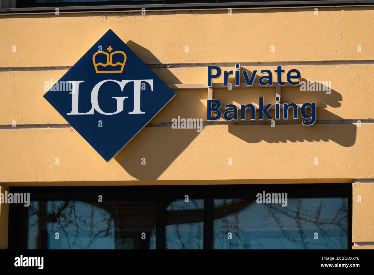 LUGANO, SCHWEIZ - 7. MÄRZ 2020: Filiale der internationalen Privatbankgruppe LGT in Liechtenstein Stockfoto