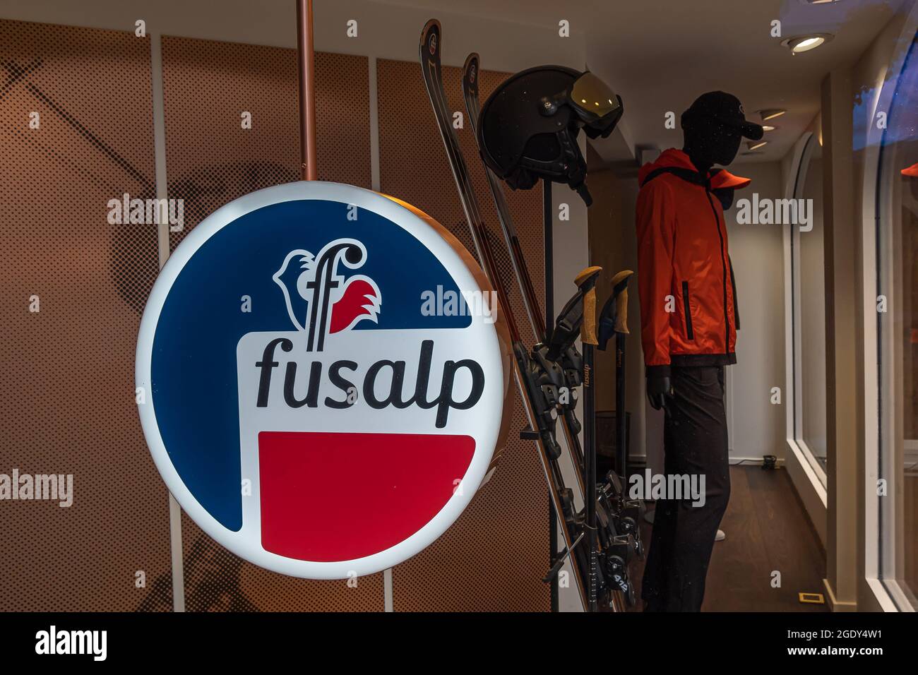 Gstaad, Schweiz - 16. Juli 2020: Fusalp ist eine Marke für Winterbekleidung, ursprünglich zum Skifahren. Geschäft in Gstaad Stockfoto