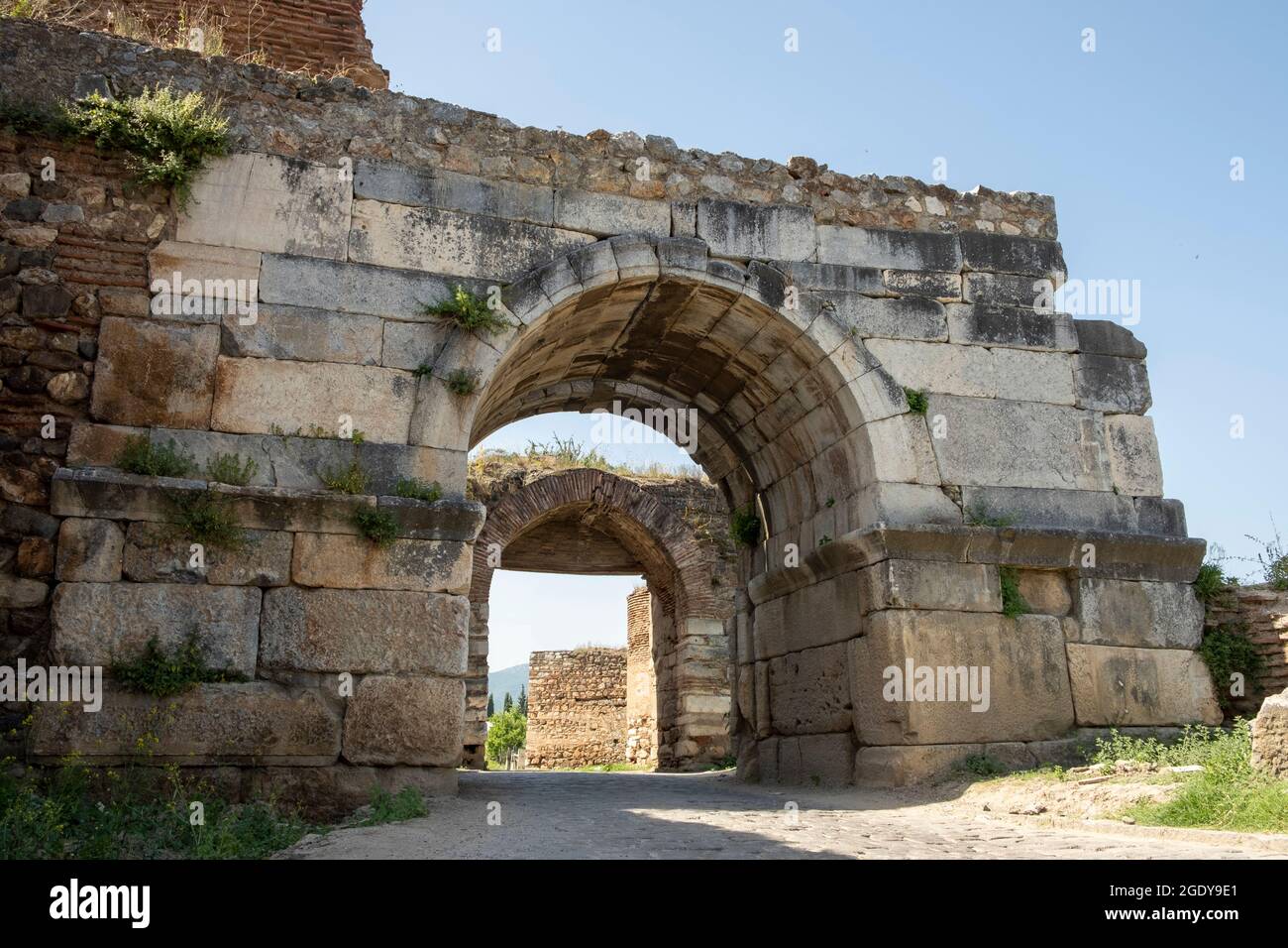 İznik ist eine so historische und alte Stadt, dass man es als ein Freilichtmuseum bezeichnen kann. Lefke Gate ist ein schönes Gebäude. 01. Juli 2021 Stockfoto